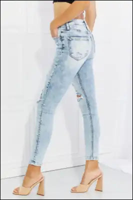 Full Size Distressed White Wash Jeans e45 | Emf - Women’s
